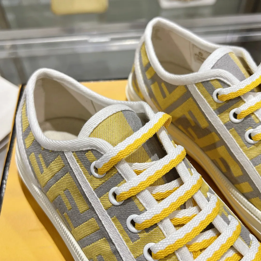 Couple style 💰460❤️Fendi Fendi's latest couple canvas shoes ❑ Fabric: Original customized imported jacquard canvas material ❑ Inner lining: Imported canvas material ❑ Sole: Original molded non-slip TPU outsole ❑ Bottom thickness: 2.5cm ❑ Size: Women's 35-40/Men's 39-45
